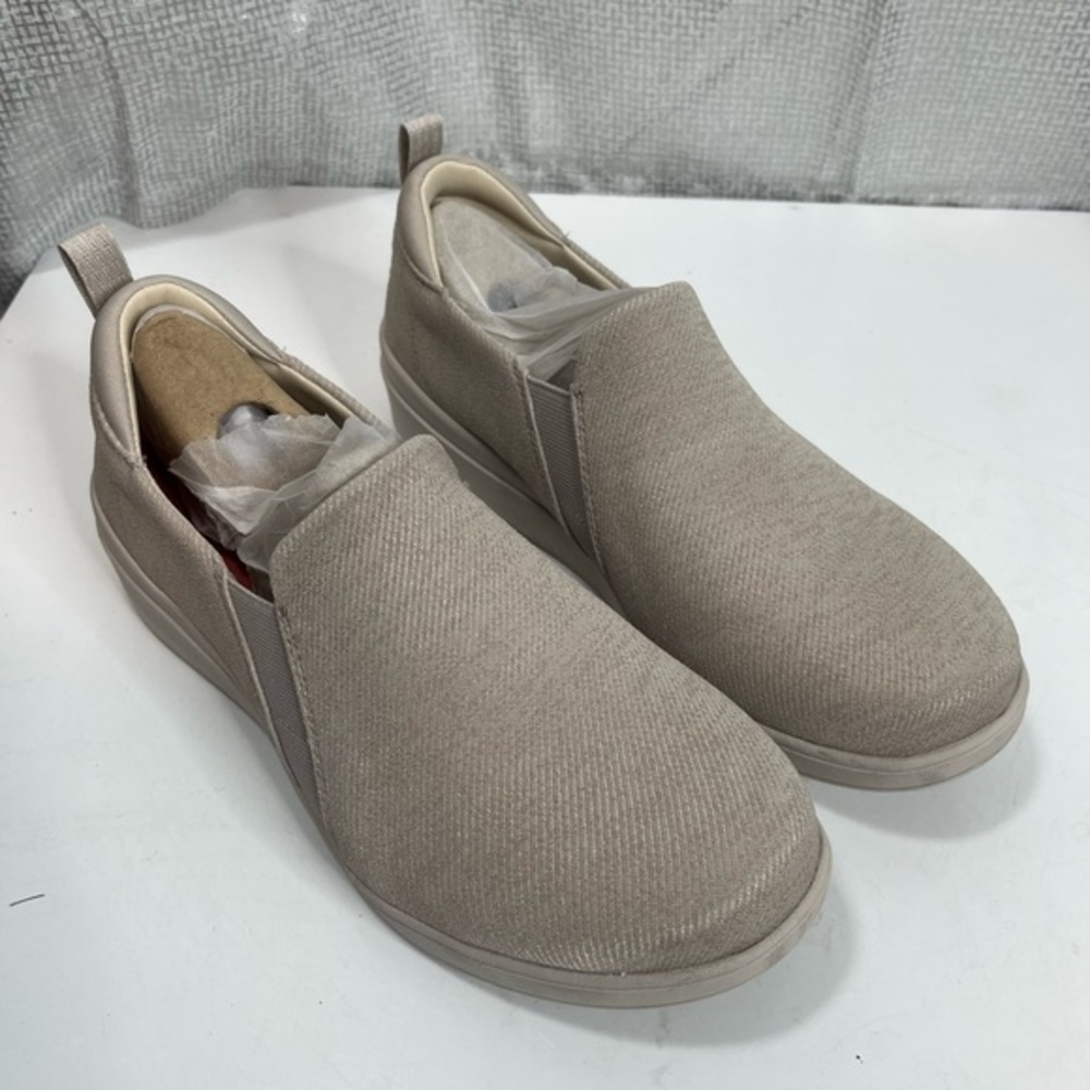Ryka Soft Tan Slip-On woman’s Shoes, size 8W